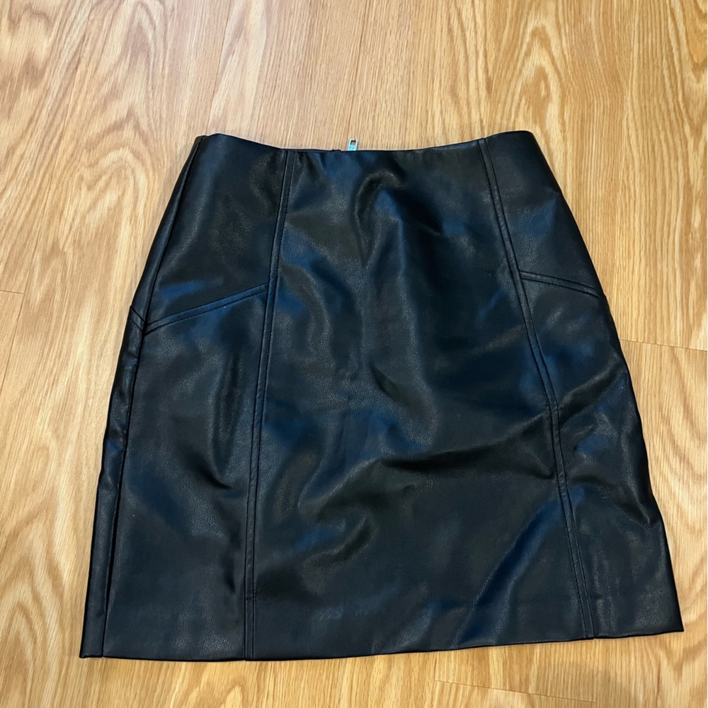NEW LOOK leather skirt